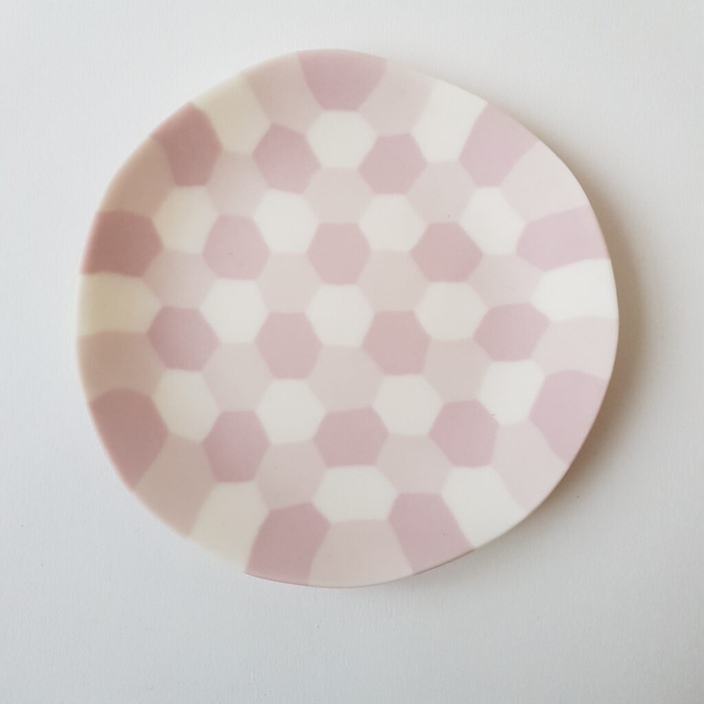 Assiette Ecaille de tortue, prune