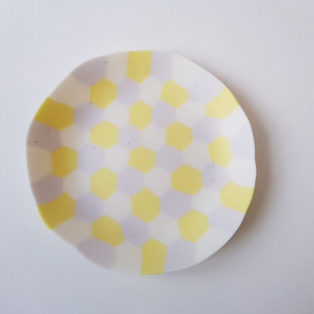 Assiette Ecaille de tortue, jaune, mauve