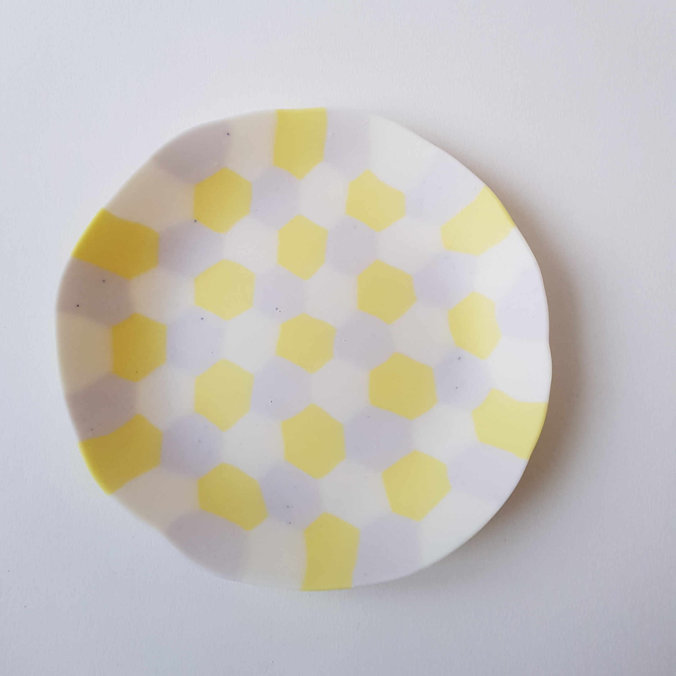 Assiette Ecaille de tortue, jaune, mauve