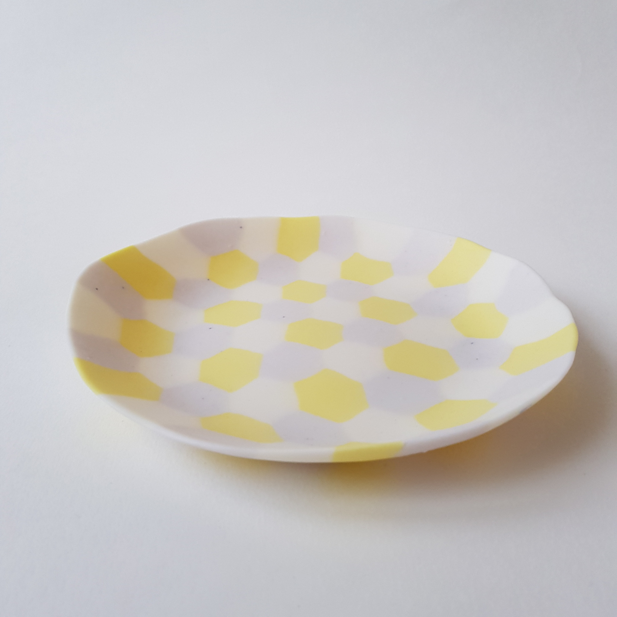 Assiette Ecaille de tortue, jaune, mauve