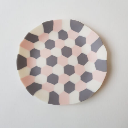 Assiette Ecaille de tortue, rose saumon, gris