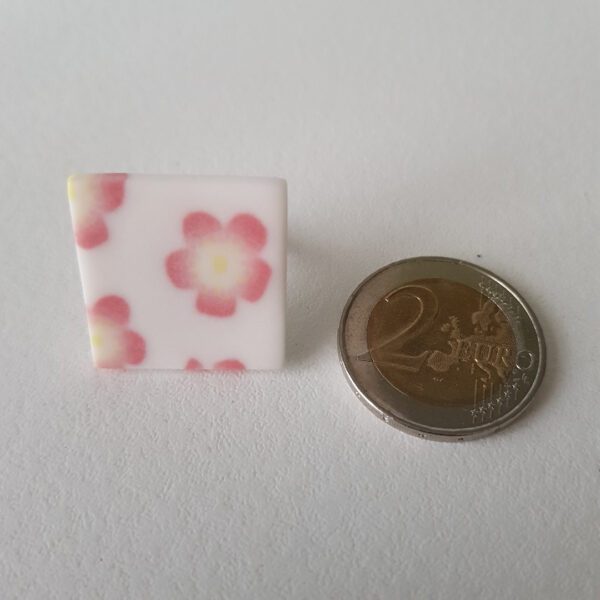 Bague carrée, Fleurs de prunier, fleur rouge au fond blanc