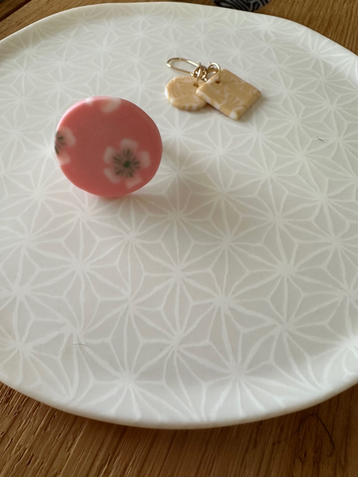 Bague ronde, Fleurs de prunier, fond rose - Image 8